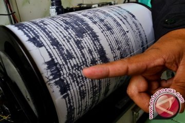 Warga Gorontalo berhamburan keluar rumah karena gempa 7,1 SR