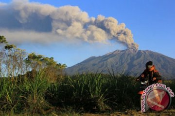 Abu Raung "guyur" dua kecamatan di Bondowoso