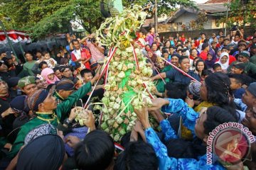 Melihat perayaan "syawalan" di Kudus