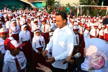 Wali murid berebut berfoto dengan Mendikbud