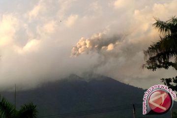 Gunung Etna di Italia meletus keluarkan asap dan abu