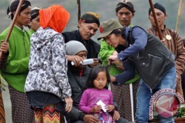 Ribuan wisatawan saksikan ruwatan anak berambut gimbal