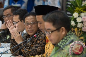 OJK tunggu kajian ICMI soal bank wakaf