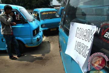 Angkutan Kota Biak unjukrasa ke Dinas Perhubungan