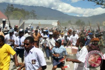 Bentrok di Wamena tewaskan seorang warga, aparat keamanan terkena panah