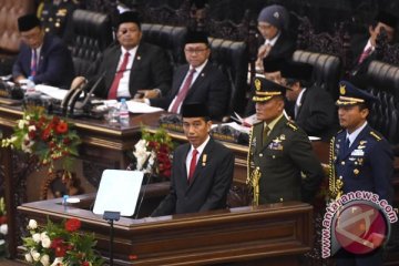 Setelah sholat Jumat Jokowi kembali ke komplek parlemen