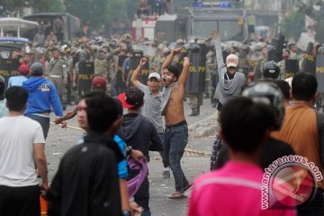 Bentrok Kampung Pulo, arus lalu lintas dialihkan