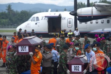 ATR 42 Trigana Air pengangkut jenazah tiba di Pangkalan TNI AU Sentani