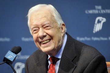 Jimmy Carter: Trump layak dapat Nobel jika berhasil damaikan Korut