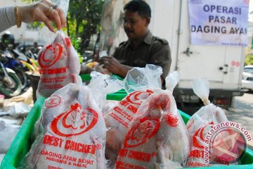 Pedagang daging ayam batal mogok