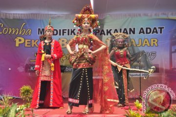 Modifikasi pakaian adat