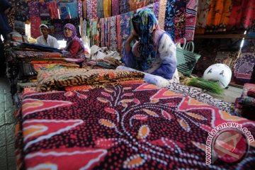 Pakai batik tidak hanya di Hari Batik Nasional