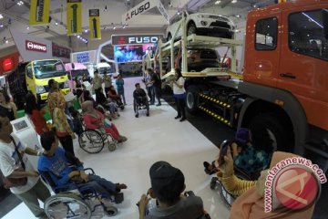 Booth Mitsubishi Fuso di GIIAS dikunjungi kaum disabilitas