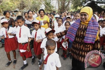 Mensos dinobatkan sebagai ibu perempuan Alor