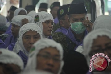 PPKH Embarkasi Surabaya pulangkan seorang calhaj hamil