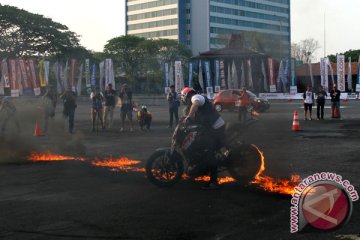 IIMS akhir pekan : stunt rider, drift war, Gajah Monster