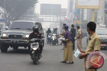 Kabut asap membuat penduduk minta masuk sekolah diundur