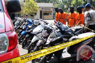 Polisi tangkap dua pelajar Bekasi curi motor