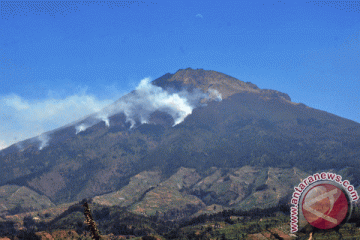 Tm SAR berhasil evakuasi tiga pendaki Gunung Sumbing