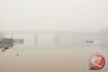 Tongkang dilarang berlayar melintas Sungai Barito