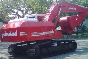 Kementerian PUPR pesan 500 excavator buatan Pindad