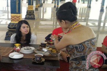 Mengintip kencan rahasia Maudy Ayunda di Yogyakarta