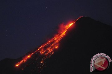 Jarak luncur guguran lava Karangetang sampai 2.000 meter