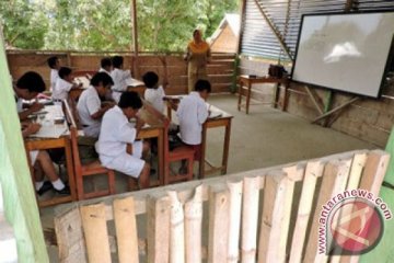 SDN Blimbingsari Jembrana hanya dapatkan dua murid