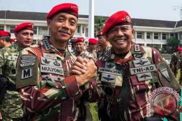 Jenderal TNI Mulyono perintahkan lucuti kaus palu arit