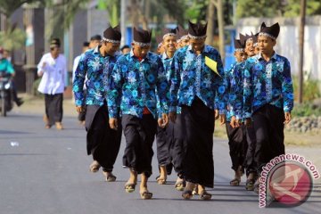 Ratusan warga Gorontalo ramaikan gerak jalan unik