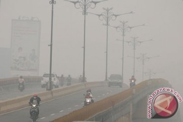 Bencana asap - Riau "ditelan" asap kiriman terparah