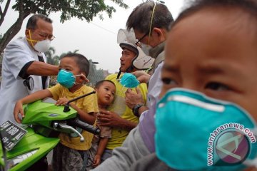 Kabut asap makin pekat, Dinkes Pekanbaru distribusikan 130.000 masker