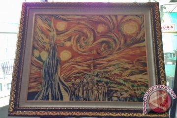 Mereproduksi lukisan Van Gogh lewat batik