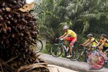 Agung kuasai polkadot jersey Tour of Borneo