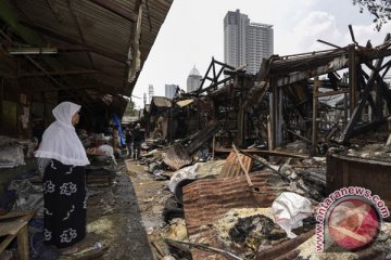 Kebakaran Pasar Yaik Semarang ludeskan belasan kios