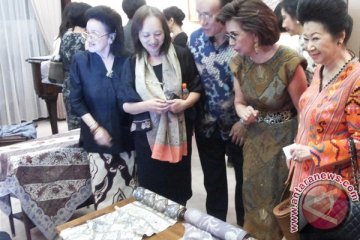 Kecintaan Fusami Ito pada batik