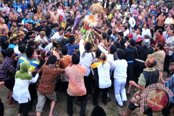 Ribuan warga lereng Gunung Sumbing gelar Gerebek Nusantara