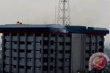 Semua toko-kantor di Sarinah dikosongkan saat kebakaran