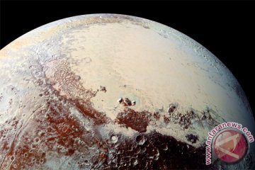 Bukit pasir di Pluto terbuat dari metana beku