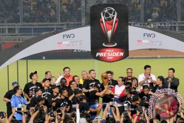 Aremania beli bass drum baru demi Arema