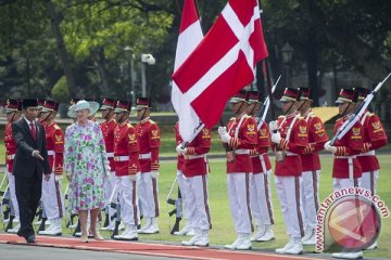 Presiden Jokowi dan Ratu Denmark bicara batik