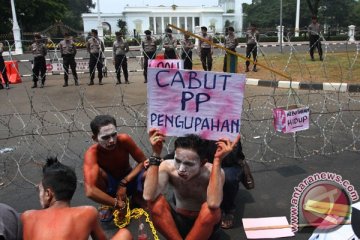 Buruh menginap di sekitar Monas hingga PP Pengupahan dicabut