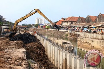 Dinas Kebersihan Semarang pangkas pohon peneduh