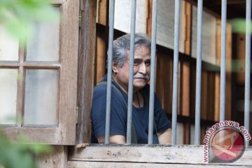 Atribut untuk Teguh Karya