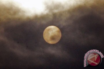 Anak gunung Rinjani di Lombok kembali meletus