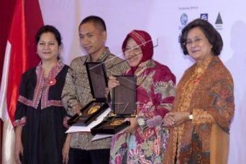 Raih Anugerah Bung Hatta 