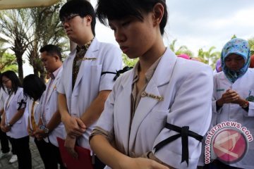 Ratusan dokter di Gorontalo gelar aksi damai