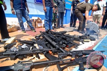 Polisi selidiki paket senjata api dari luar negeri