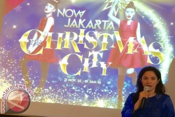 Pohon Natal raksasa meriahkan Natal di Central Park Mal