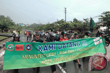 Demo buruh, ruas jalan kawasan industri Batam Center macet parah